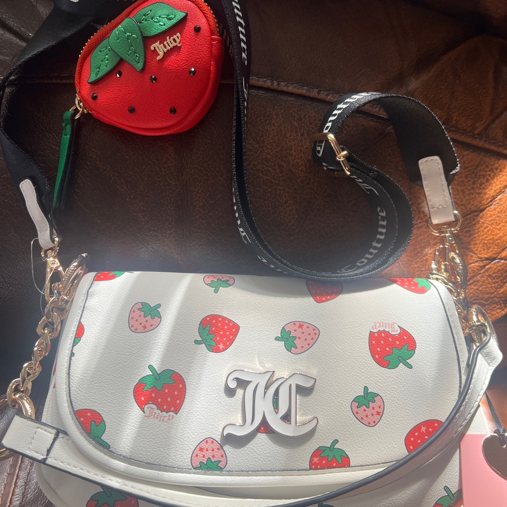 Juicy Couture White Bag with Strawberry Design - Picture 4 of 5